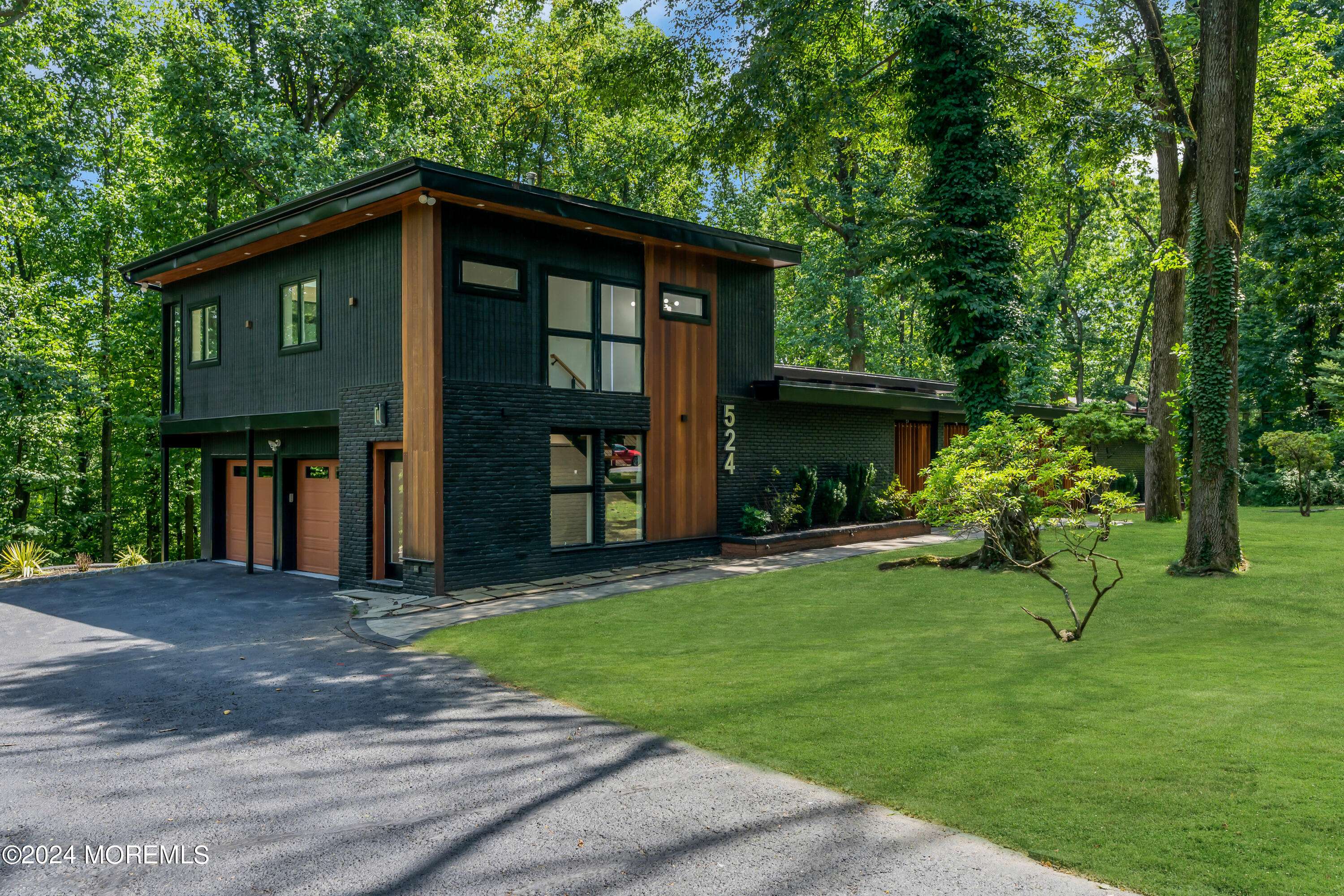 Watchung, NJ 07069,524 Ridge Road