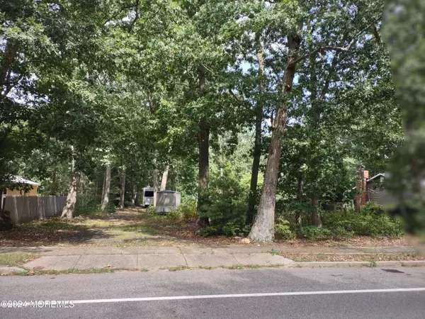 Jackson, NJ 08527,37 Butterfly Road