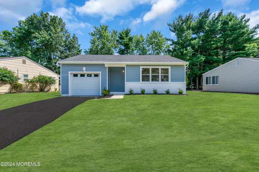 11 Northumberland Drive, Toms River, NJ 08757