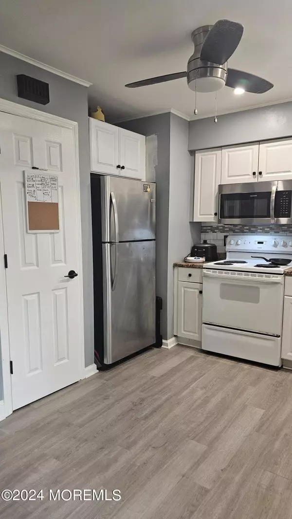 Lanoka Harbor, NJ 08734,301 Clairmore Avenue