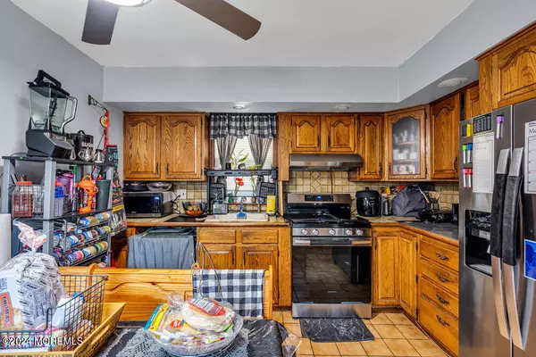 Bayonne, NJ 07002,662 Avenue E