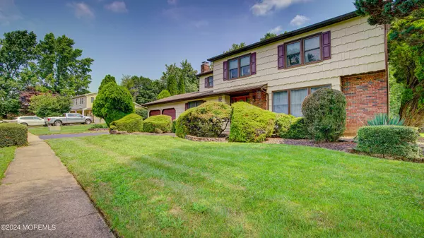 Marlboro, NJ 07746,5 Alberta Drive