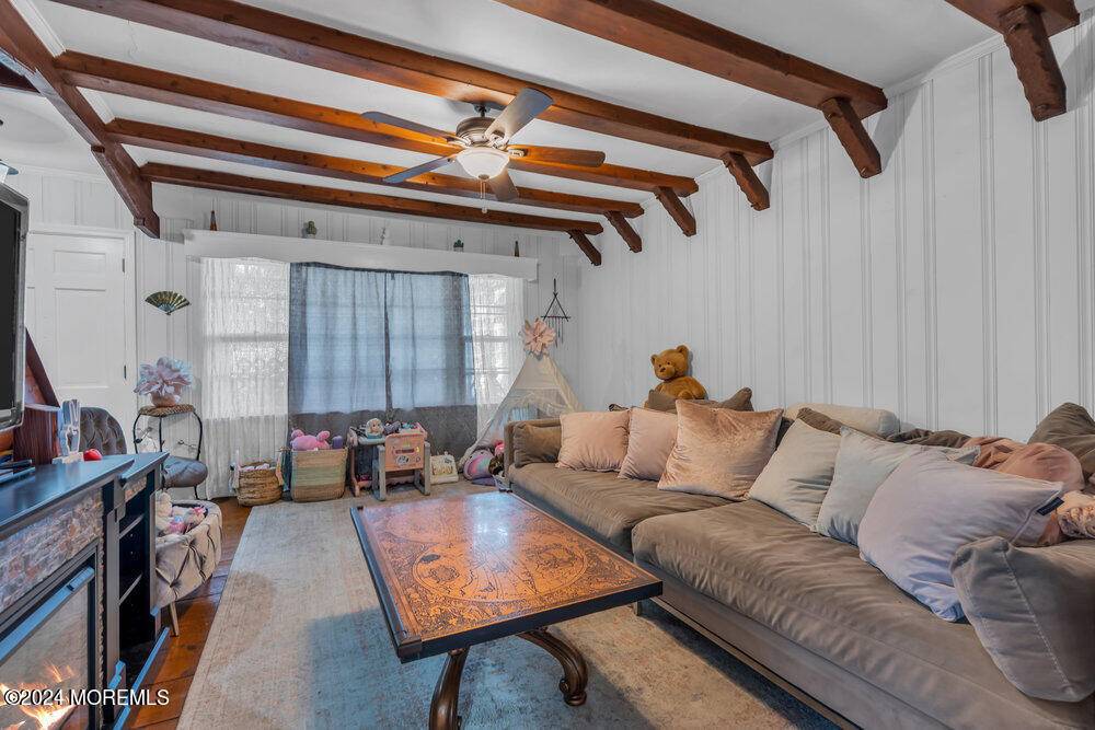 Leonardo, NJ 07737,37 Hamilton Avenue
