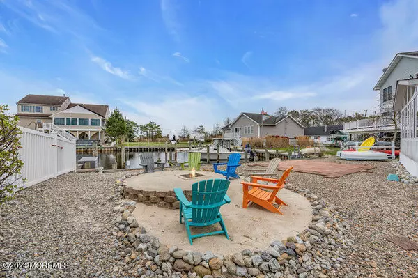 Lanoka Harbor, NJ 08734,958 Meadow Lark Drive