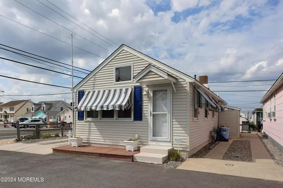 40 9th Lane, Seaside Park, NJ 08752