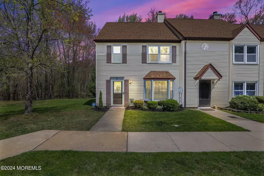 35 Colonial Court, Jackson, NJ 08527