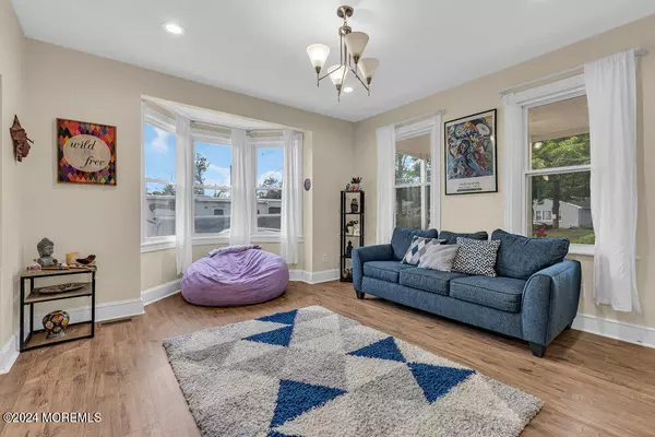 Spotswood, NJ 08884,237 Manalapan Road