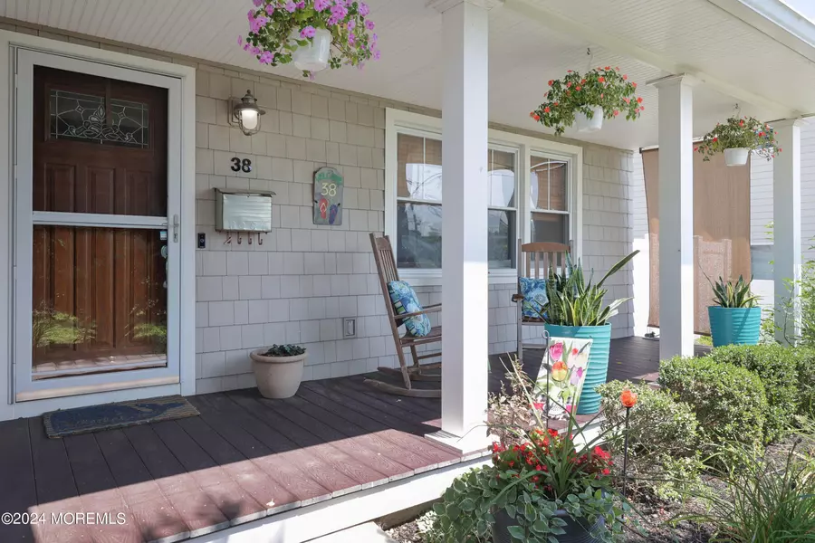 38 Stockton Lake Boulevard, Manasquan, NJ 08736