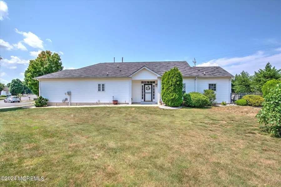 10 Chamonix Court, Manchester, NJ 08759