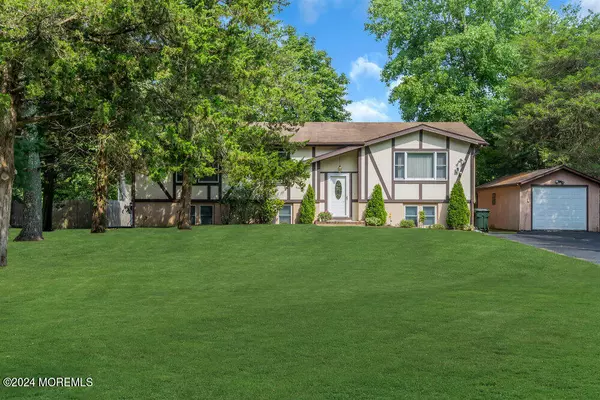 Jackson, NJ 08527,313 Sapphire Drive