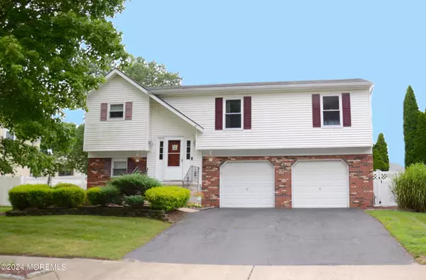 21 Sweetbriar Trail, Howell, NJ 07731