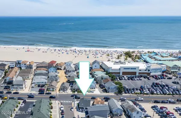 Point Pleasant Beach, NJ 08742,251 Ocean Avenue N #1