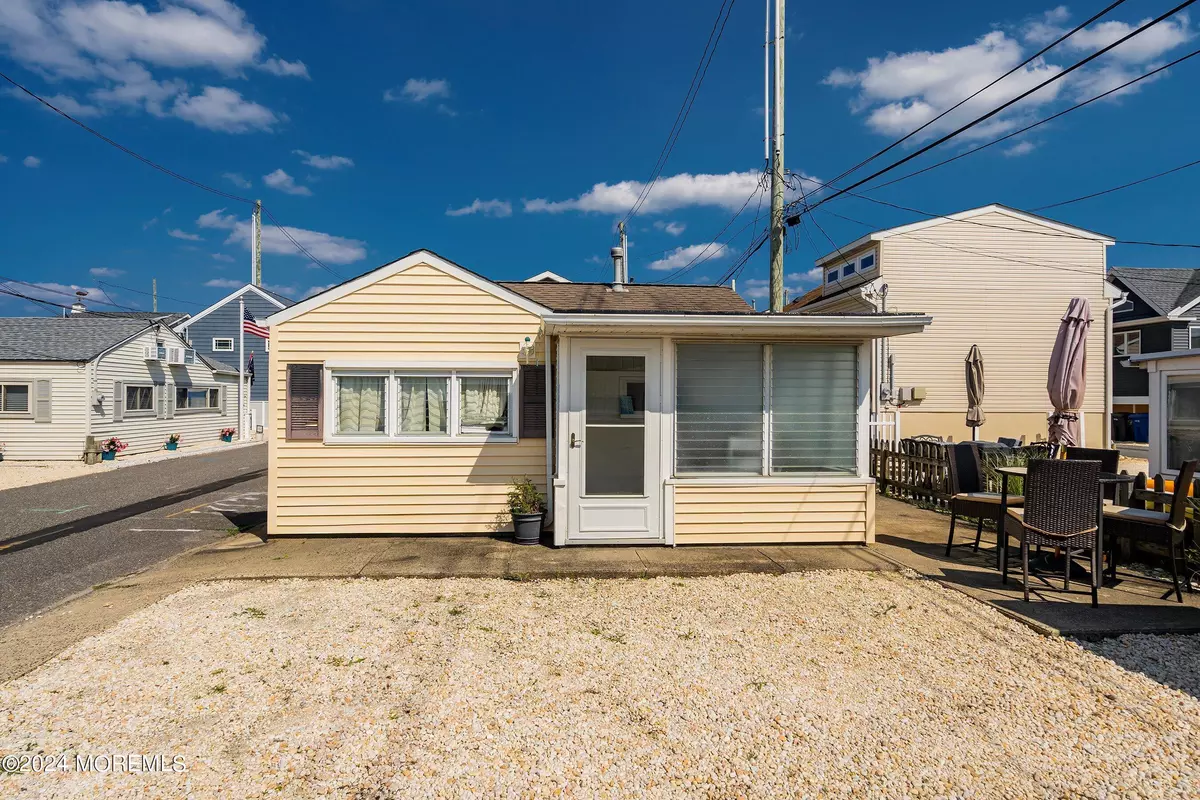 Lavallette, NJ 08735,113 W Dune Way