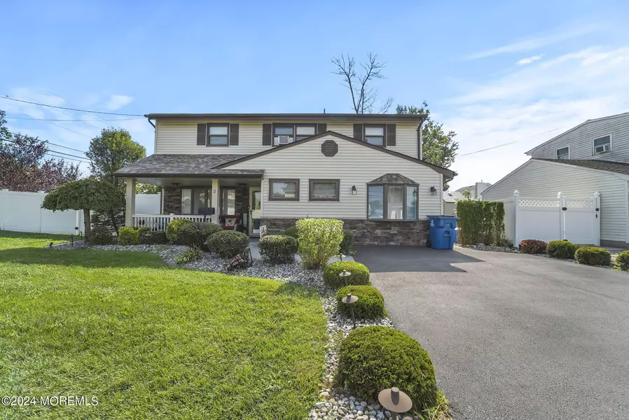 2 Thomas Street, Old Bridge, NJ 08857