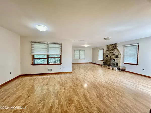 Hazlet, NJ 07730,16 Crescent Place