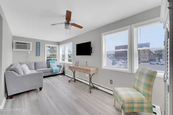 Lavallette, NJ 08735,1804 Grand Central Avenue #UN205