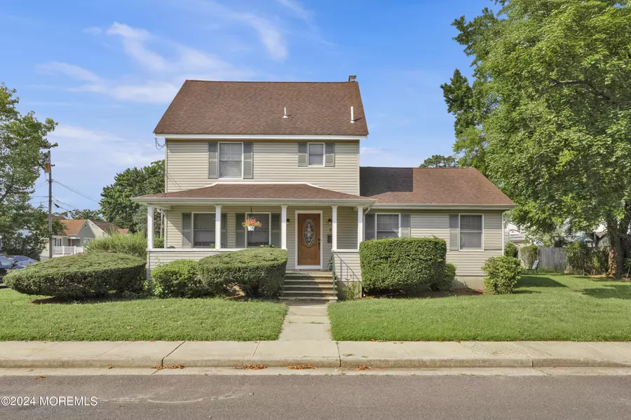 8 Burtina Place, Keyport, NJ 07735