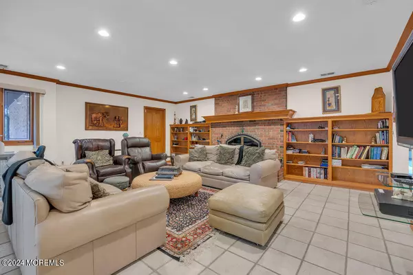Holmdel, NJ 07733,39 Seven Oaks Circle