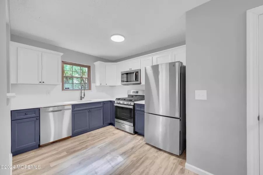 91 Whispering Oaks Way, Jackson, NJ 08527