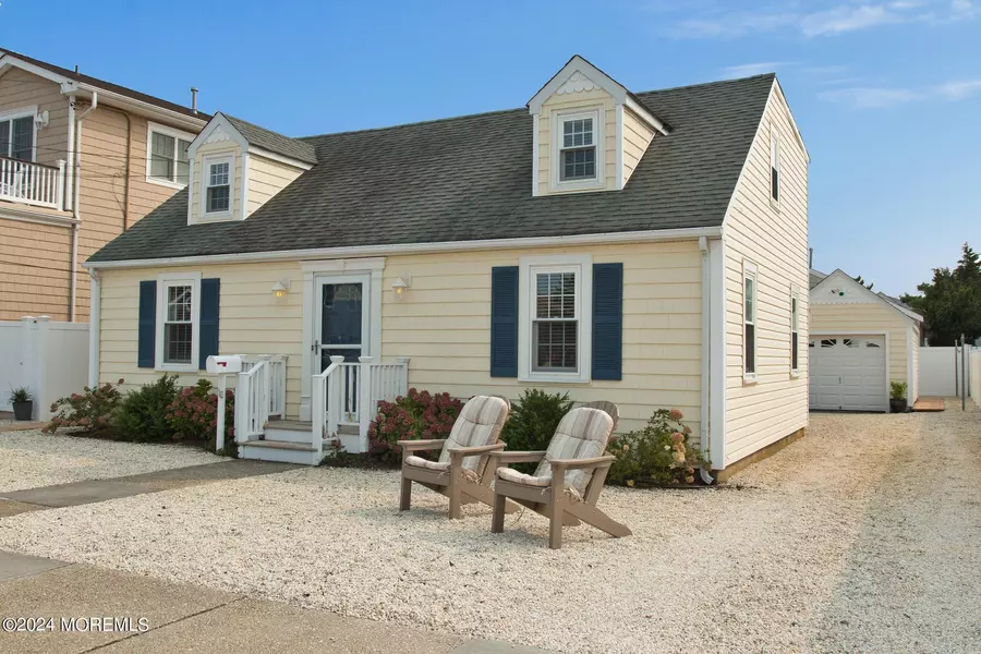 18 Washington Avenue, Lavallette, NJ 08735