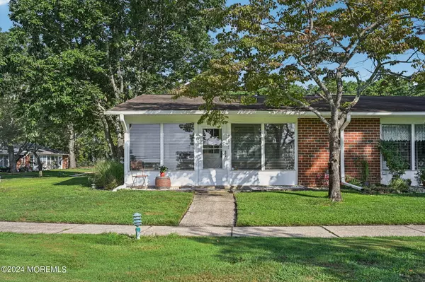 Lakewood, NJ 08701,887 Inverness Court