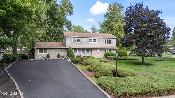 6 Yorktowne Drive,  Manalapan,  NJ 07726