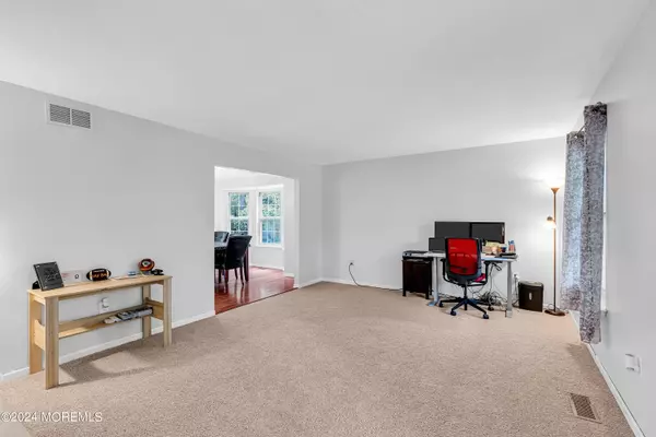 Jackson, NJ 08527,8 Chris Ann Court