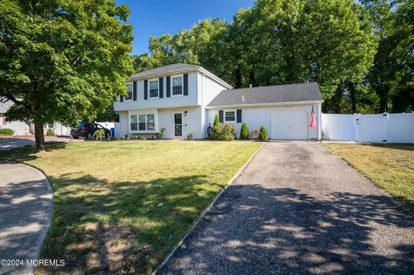 104 Cayuga Court, Toms River, NJ 08755