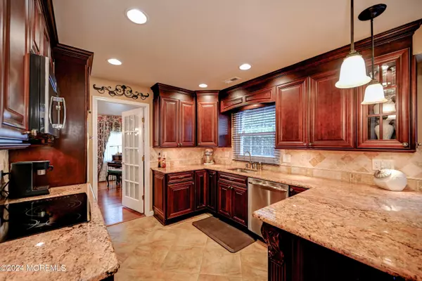 Matawan, NJ 07747,8 Dogwood Circle