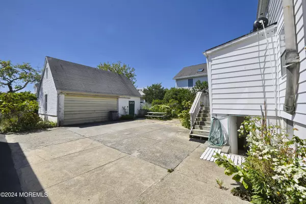 Lavallette, NJ 08735,104 Camden Avenue