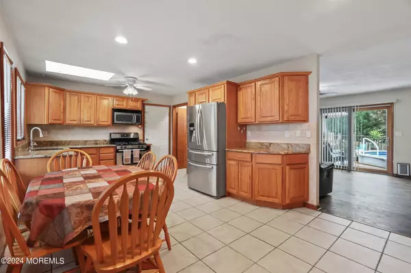 Parlin, NJ 08859,11 Duke Court