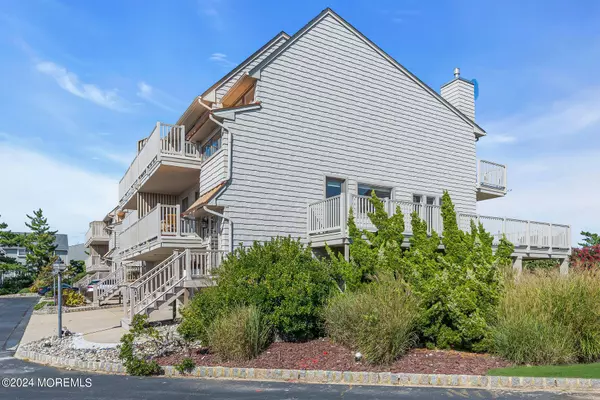 Sea Bright, NJ 07760,1540 Ocean Avenue #7