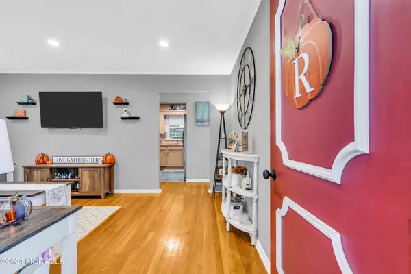 Hamilton, NJ 08610,17 Olden Terrace