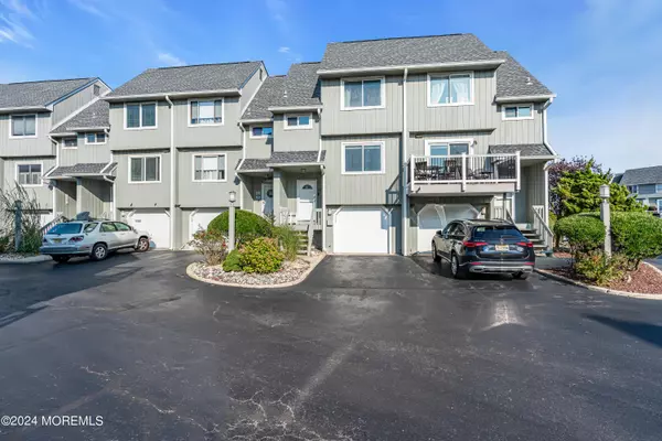 Sea Bright, NJ 07760,5 Island View Way #17