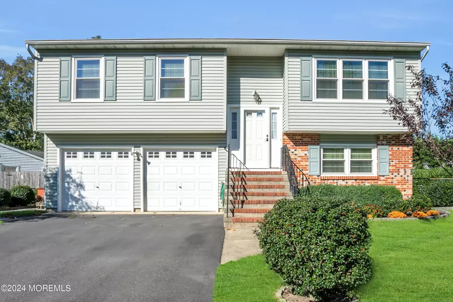 20 Pine Needle Street, Howell, NJ 07731