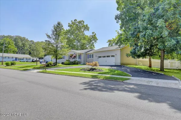 Howell, NJ 07731,1 Aaron Avenue