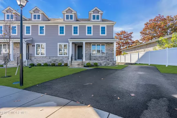 Lakewood, NJ 08701,28 Blue River Way