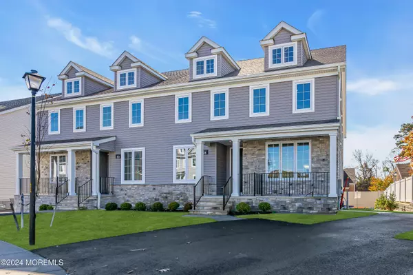 Lakewood, NJ 08701,28 Blue River Way