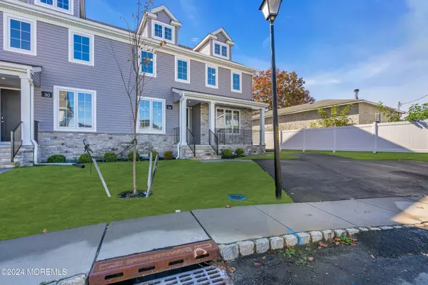 Lakewood, NJ 08701,28 Blue River Way