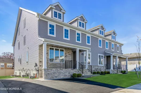 Lakewood, NJ 08701,30 Blue River Way