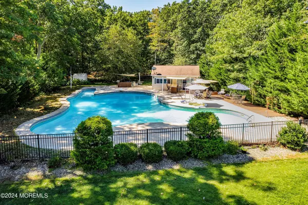 Howell, NJ 07731,17 Glacier Drive