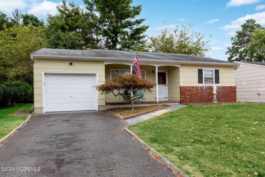 47 Southampton Road, Toms River, NJ 08757