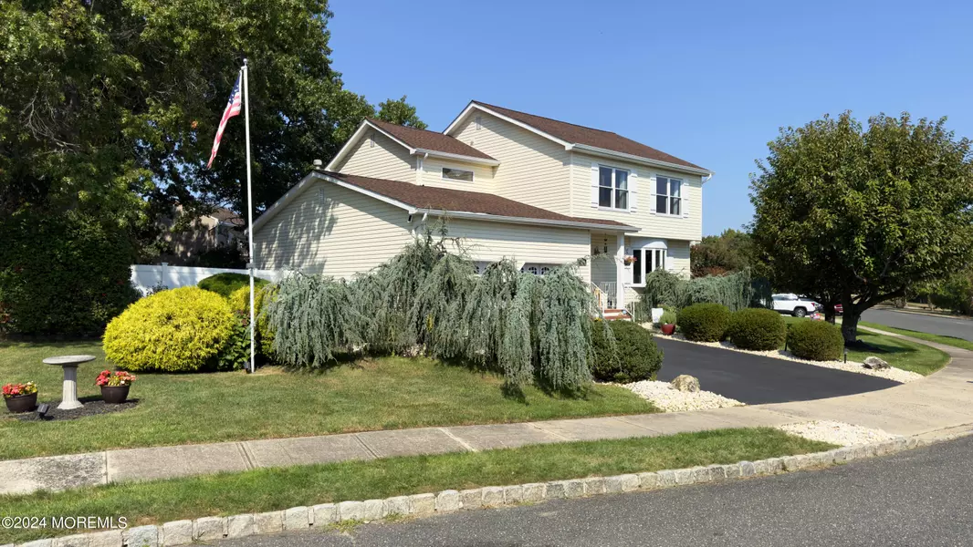 18 Jacob Drive, Howell, NJ 07731