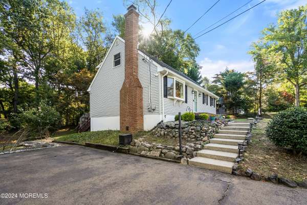 48 Roosevelt Avenue,  Morganville,  NJ 07751