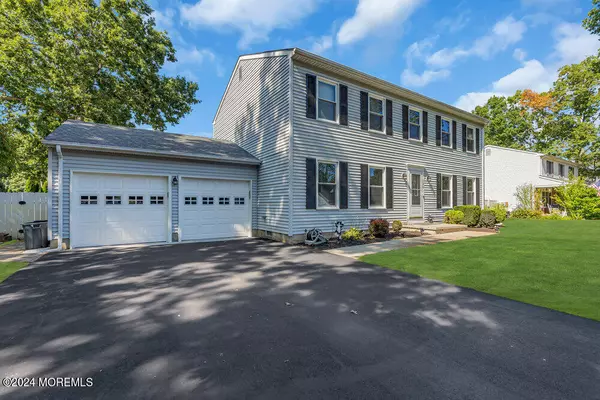 126 Foxhollow Drive, Lanoka Harbor, NJ 08734