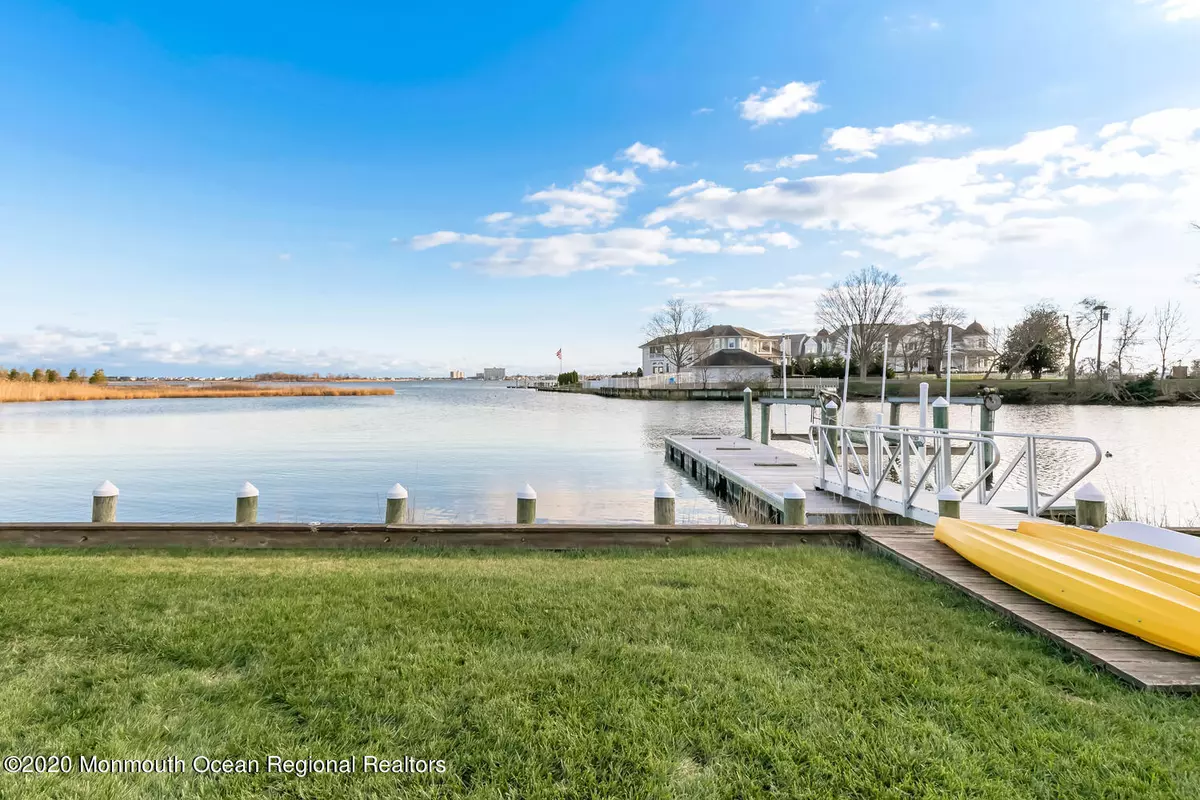 Rumson, NJ 07760,1 Horatius Way