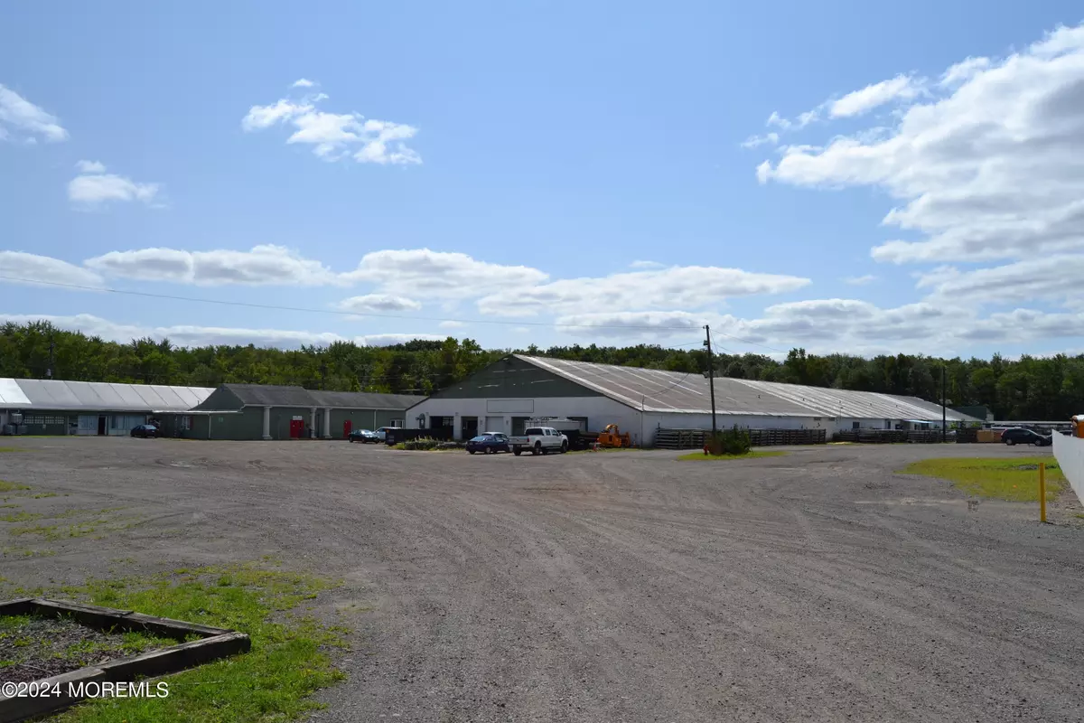 Monmouth Junction, NJ 08852,335 New Road #8