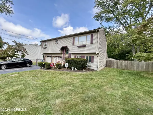 Hazlet, NJ 07730,6 Brooklawn Drive