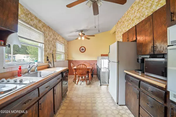 Hazlet, NJ 07730,32 Stanford Drive