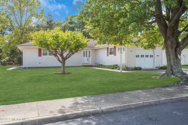 317 St Thomas Drive,  Toms River,  NJ 08757